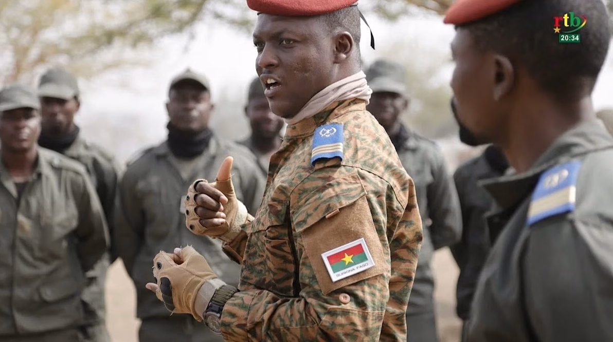Burkina Faso : l&rsquo;instauration d&rsquo;une formation militaire obligatoire pour les journalistes